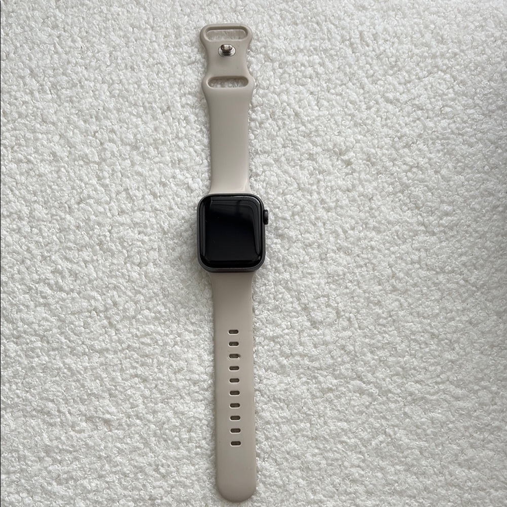 Apple Watch SE 40mm (GPS only)